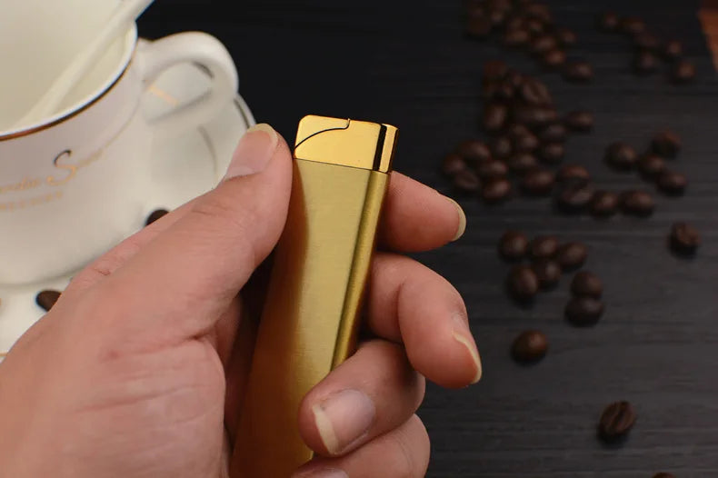 Encendedor de Cigarrillos de Gas butano inflable ultrafino, antorcha a prueba de viento, Encendedor de Metal, herramientas para fumar, Mini encendedor novedoso de regalo