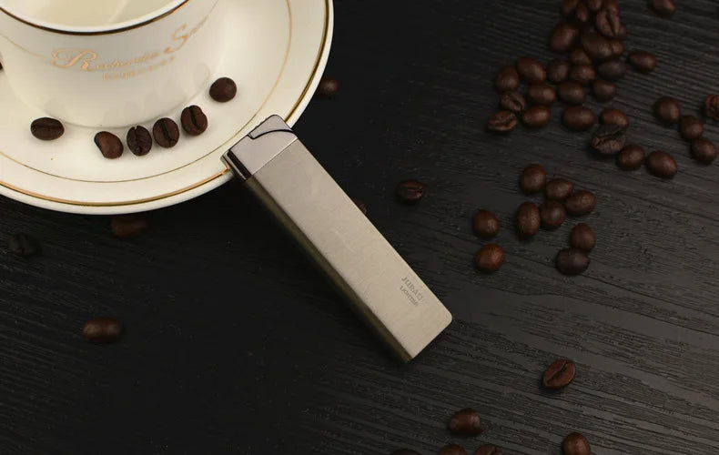 Encendedor de Cigarrillos de Gas butano inflable ultrafino, antorcha a prueba de viento, Encendedor de Metal, herramientas para fumar, Mini encendedor novedoso de regalo