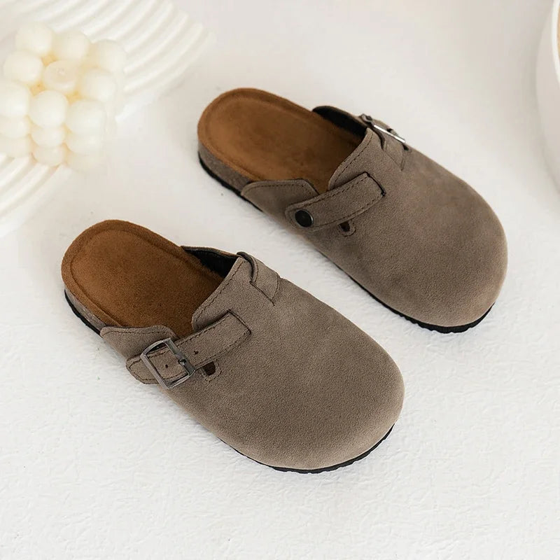 Zapatos de moda para niños, zapatillas de tendencia Ins para niños y niñas, estilo Retro británico para exteriores, novedad de verano 2025, sandalias para niños, suela suave sin cordones