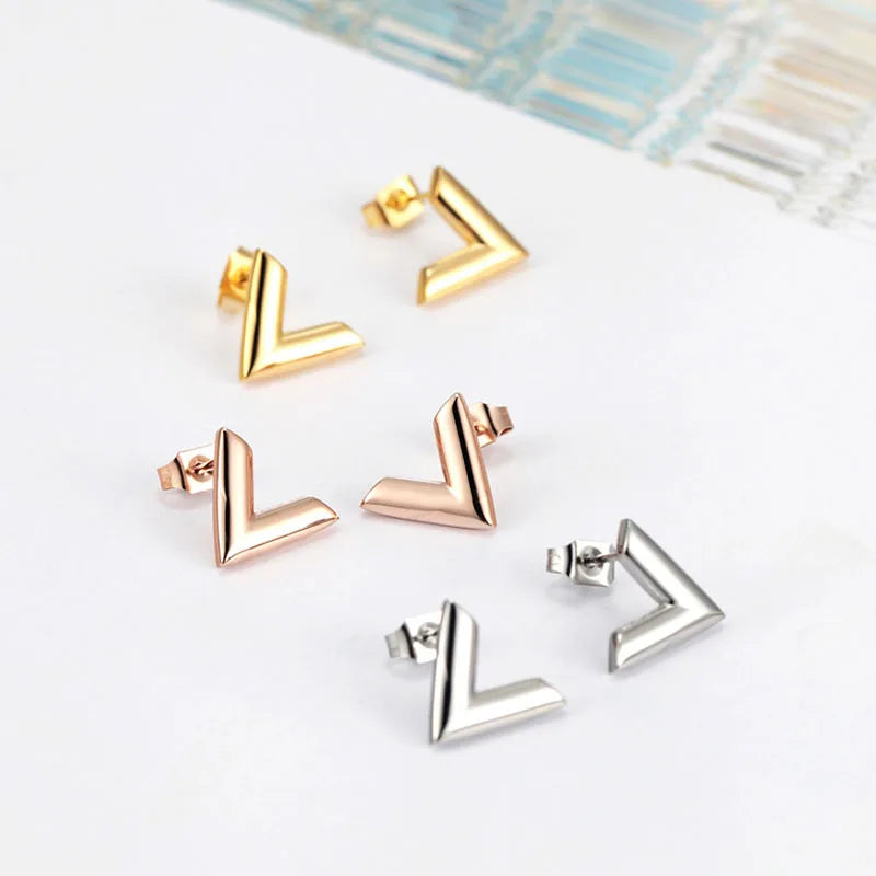 Pendientes de acero inoxidable para mujer, joyería de marca de lujo, diseño Simple, letra en V, Color dorado, elegante, fiesta