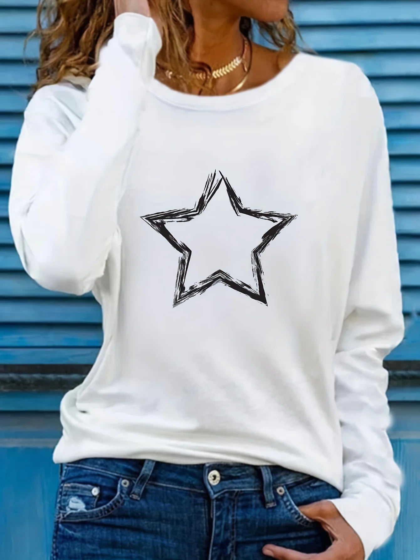 Camiseta con cuello redondo y estampado de corazón para mujer, top informal largo de otoño e invierno, camiseta de manga larga holgada y cómoda en blanco y negro