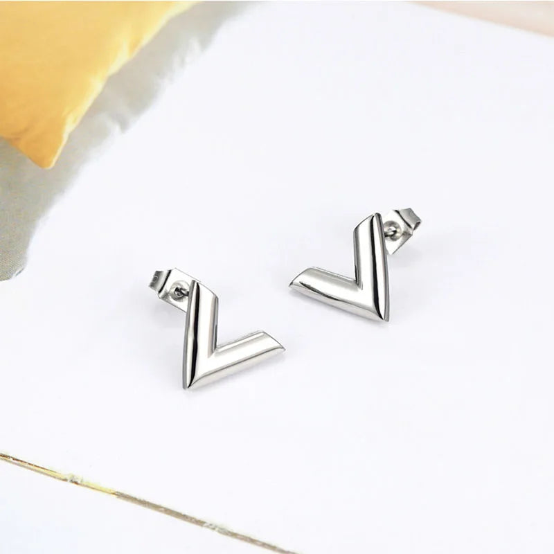 Pendientes de acero inoxidable para mujer, joyería de marca de lujo, diseño Simple, letra en V, Color dorado, elegante, fiesta