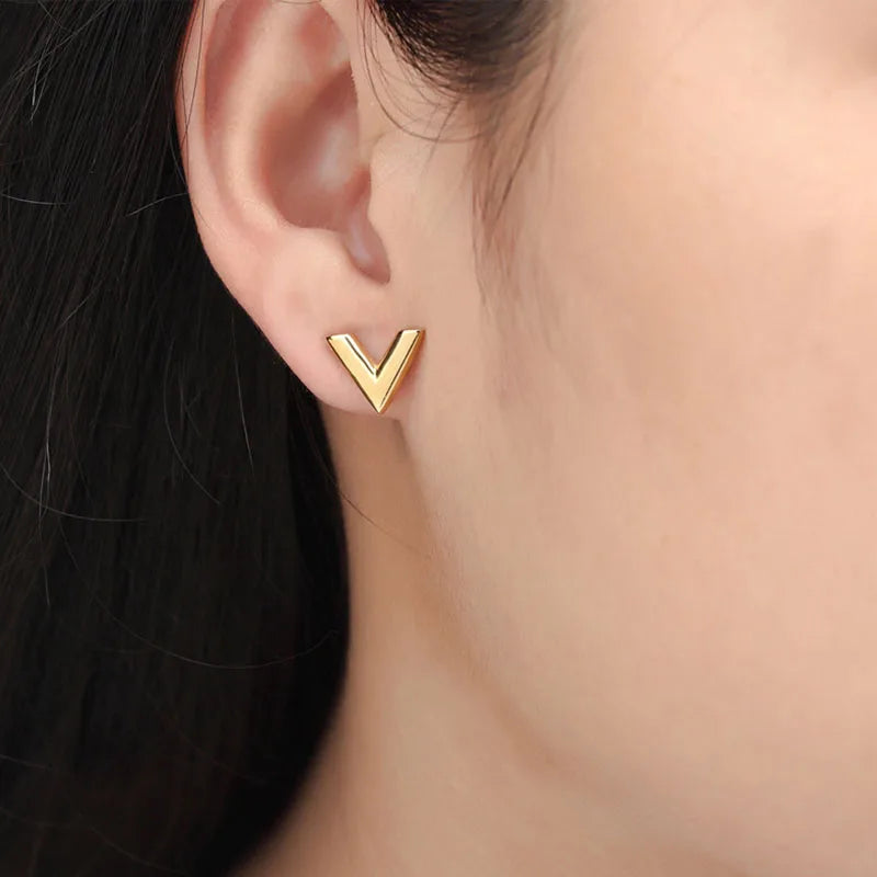 Pendientes de acero inoxidable para mujer, joyería de marca de lujo, diseño Simple, letra en V, Color dorado, elegante, fiesta